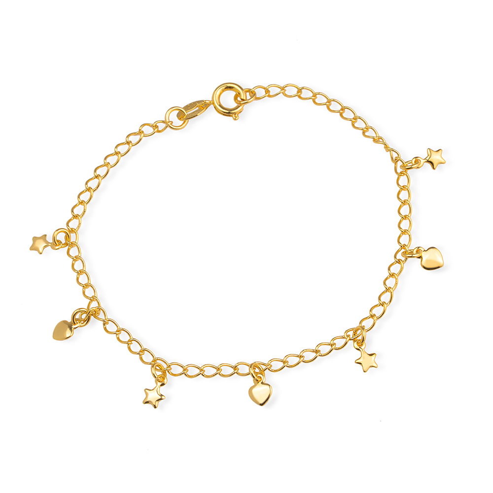 Pulseira dourada com pingentes de coração e estrela, sobre fundo claro